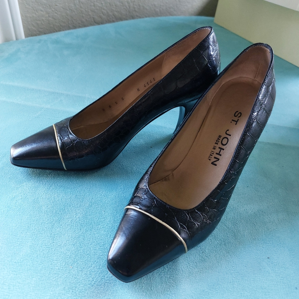 St. John 3" Leather Black Pump w/Smooth & Faux Alligator Pattern, Size 6B, Italy
